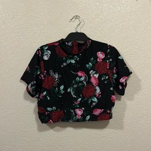 Torrid size 2 (US size 2X) Swim Crop Top Floral/Skull